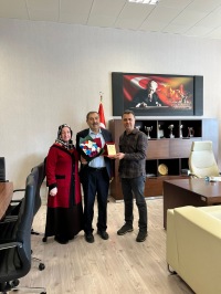 Fakültemizde Emekli Olan Akademik Personele Plaket Takdim Edildi.